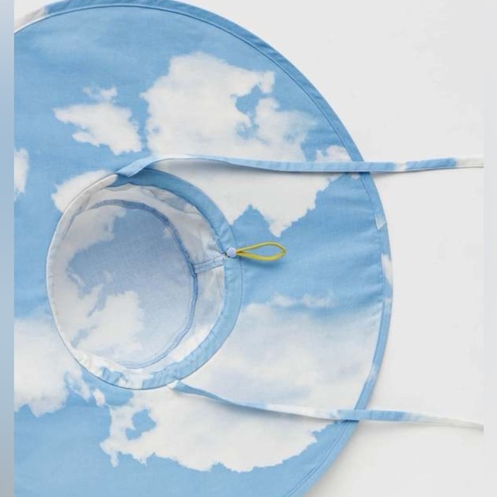BAGGU Blue and White Packable Sun Hat - Picture 5 of 6